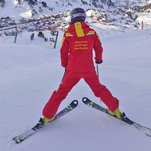 Skilehrer der Skischule Krallinger auf der Piste am Obertauern