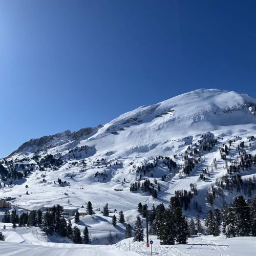 Frisch präperierte Piste am Sonnigen Obertauerner Skigebiet