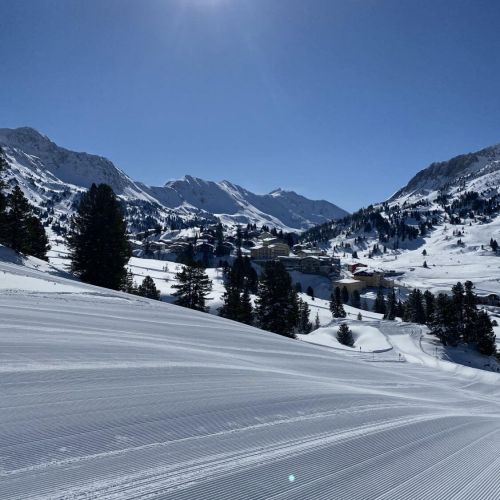 Frisch präperierte Piste am Sonnigen Obertauerner Skigebiet